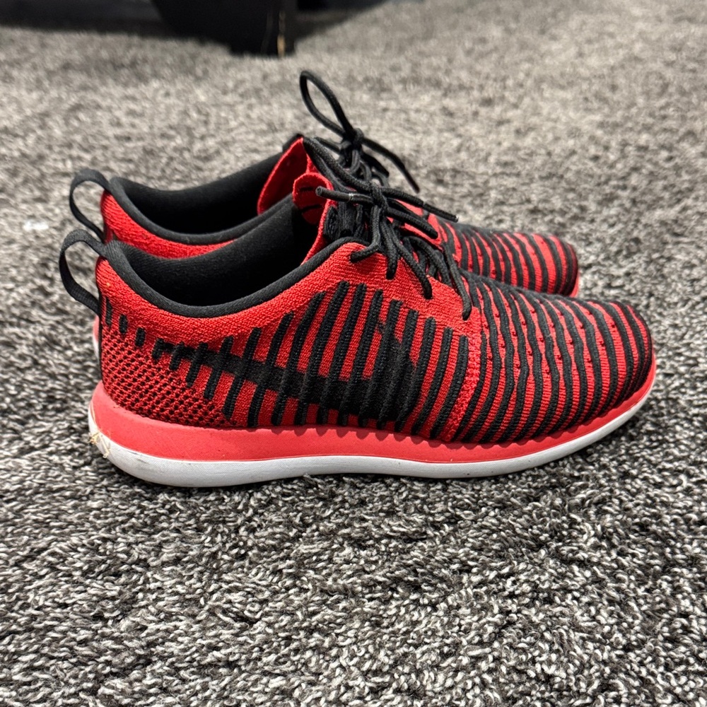 Nike Men's Black and Red Striped Sneakers